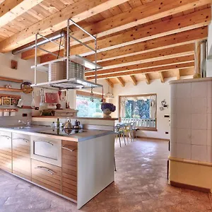 https://chalet-con-piscina-e-vista-panoramica.it-lombardy.com